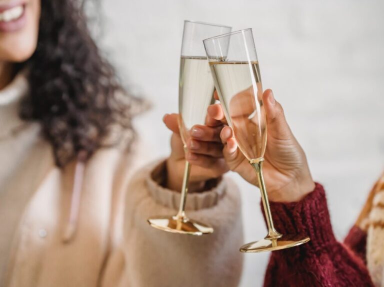 women toasting low calorie wines in champagne flutes